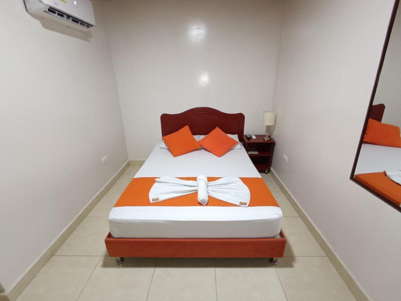 Hotel Colonial Villavieja Bagian luar foto